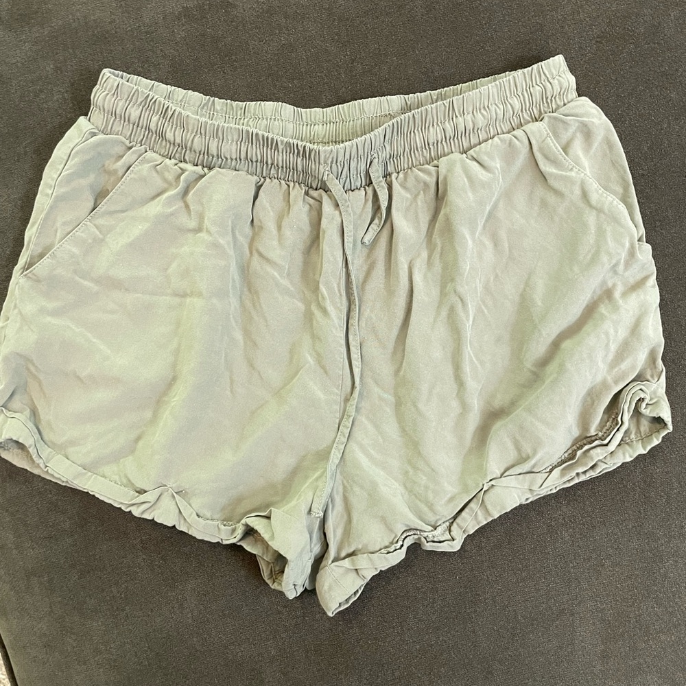 Forever 21 green shorts